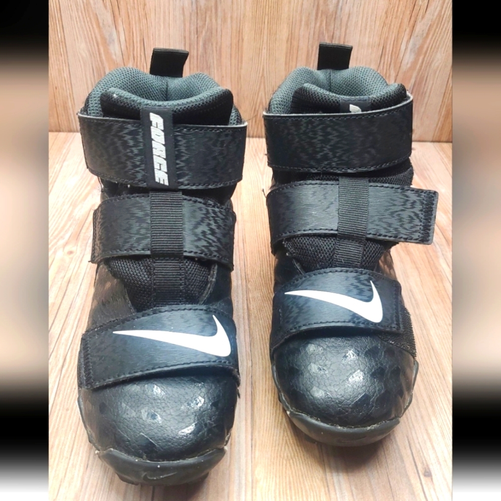 Boys cleats
